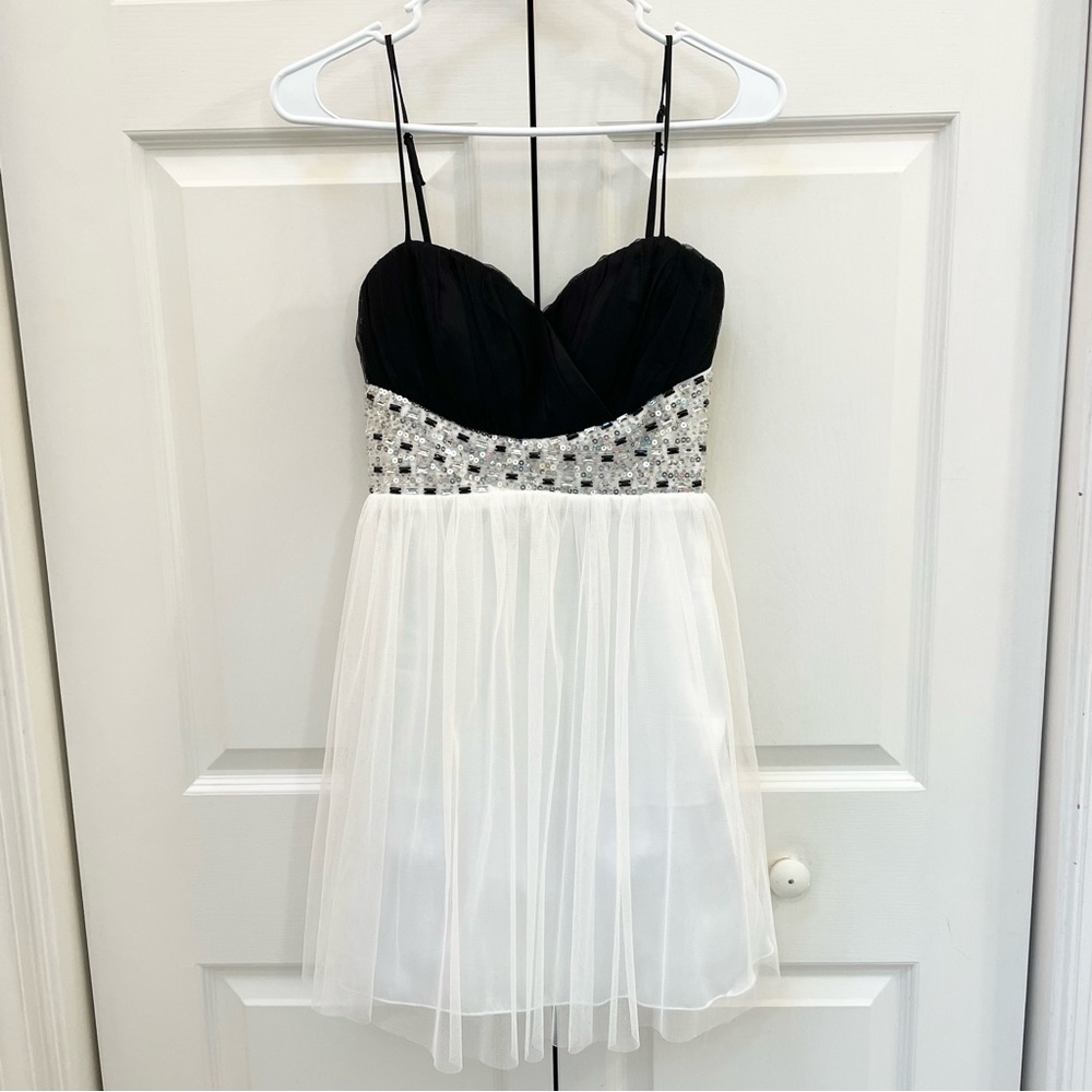 Black and White Tool Dress with Sequins and Rhinestones B. Darlin Size 9/10